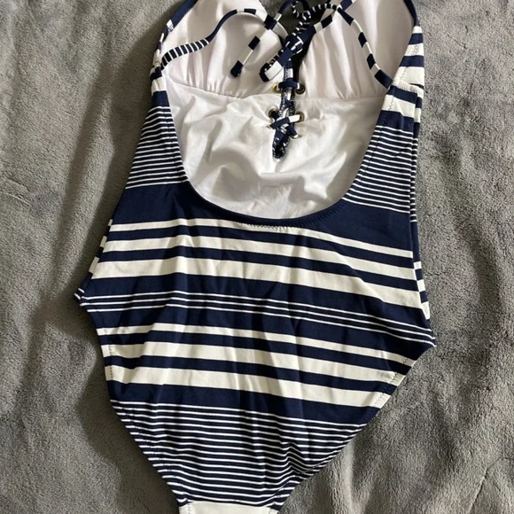 Bathing suit - Picture 2 of 3